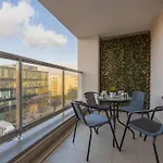 Stylish Apartment With Parking By Noclegi Renters