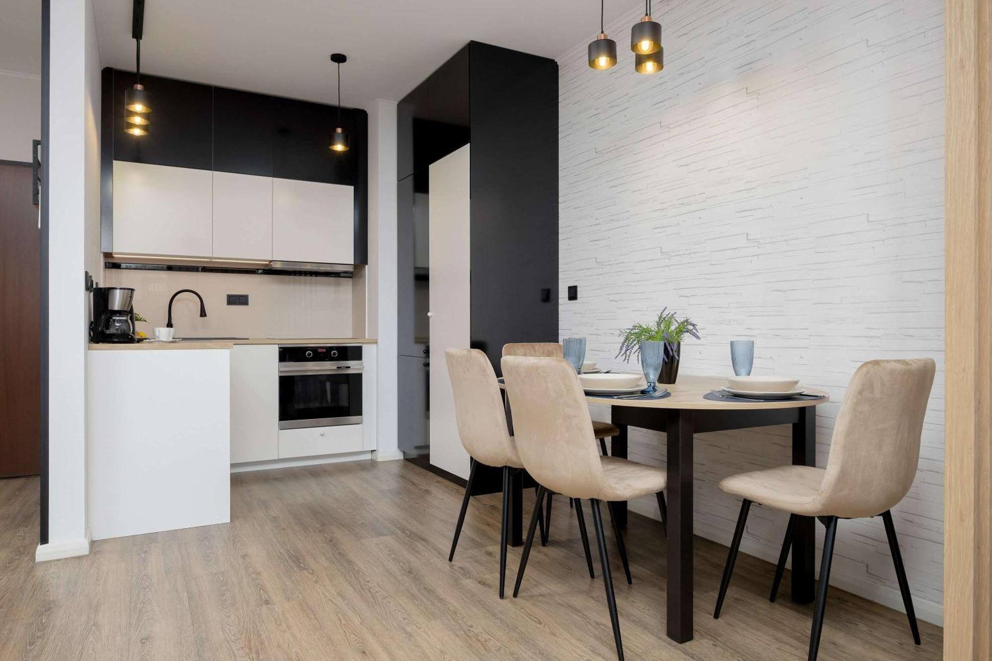 Stylish With Parking By Renters Warszawa